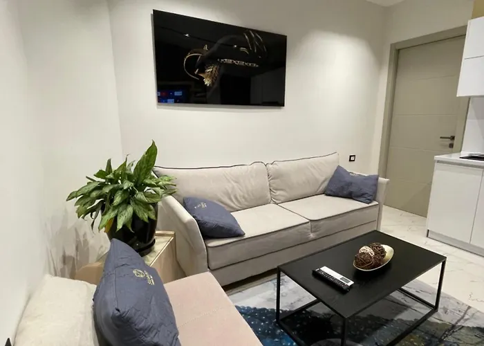 Modern Sueno Lux * Tirana